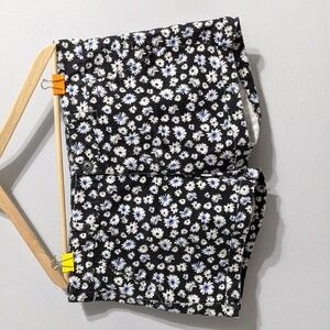 Black/White Daisies Shorts